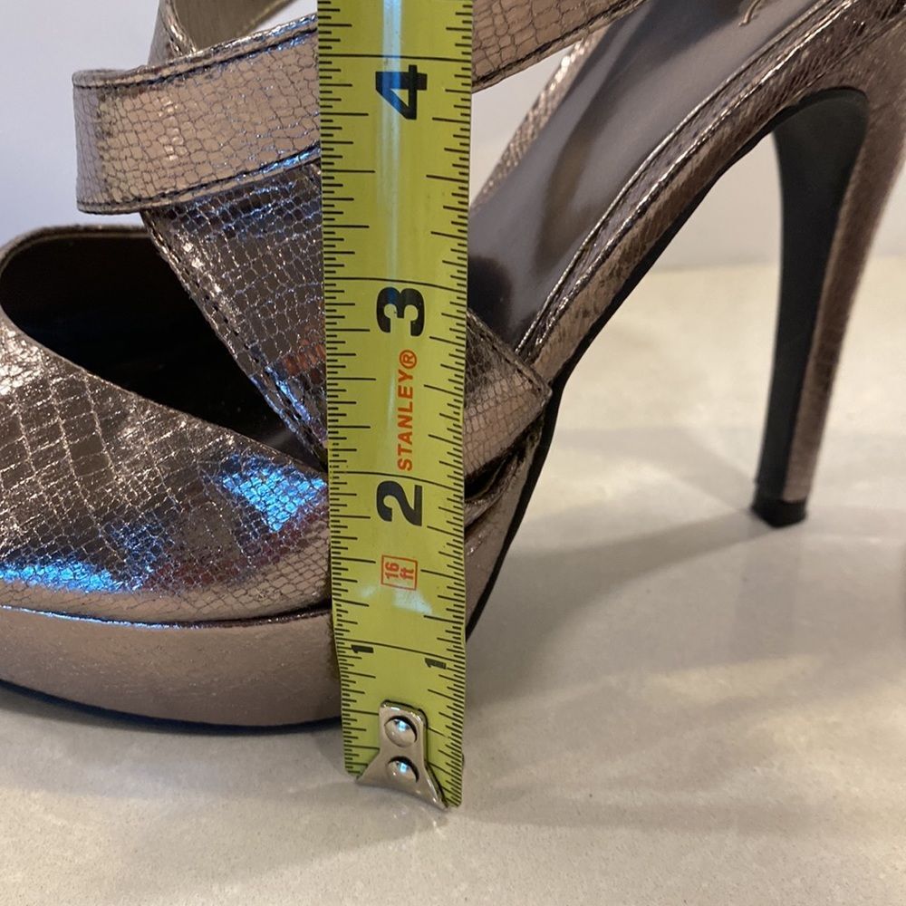 CARLOS SANTANA’S CALIENTE-PEWTER SNAKESKIN PRINT CRISSCROSS PLATFORM HEEL SZ 7.5 - Picture 14 of 16
